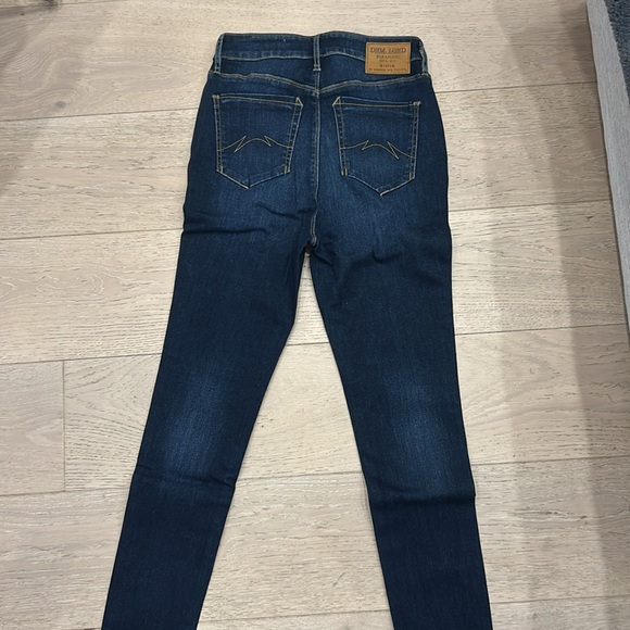 Parasuco skinny jeans with tags 
Never worn 
Too small for me - Picture 4 of 4